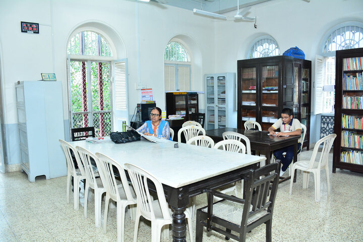 Bharda New High School and Junior College-Library