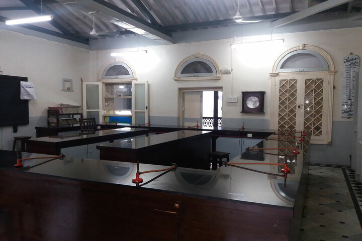 Bharda New High School and Junior College-Physics Lab