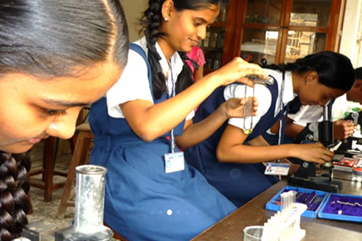 Matunga Premier School- Chemistry Lab