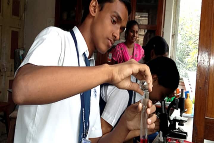 Matunga Premier School- Science Lab