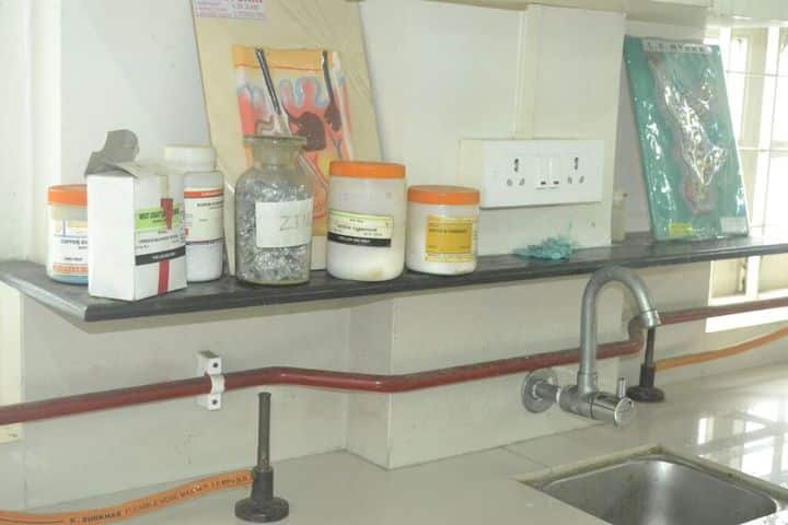 MP Shah English High School-Science Lab