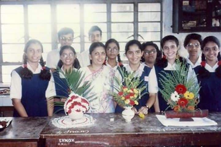IES Modern English School-Flower Decoration