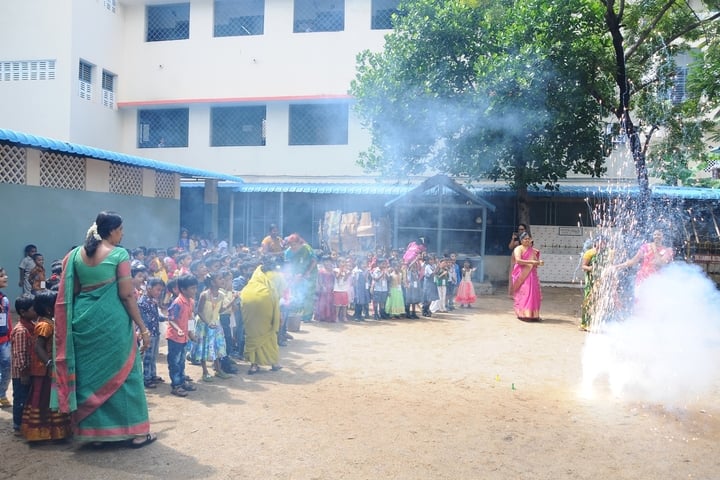 Valliammal Matriculation Higher Secondary School-Diwali Celebration