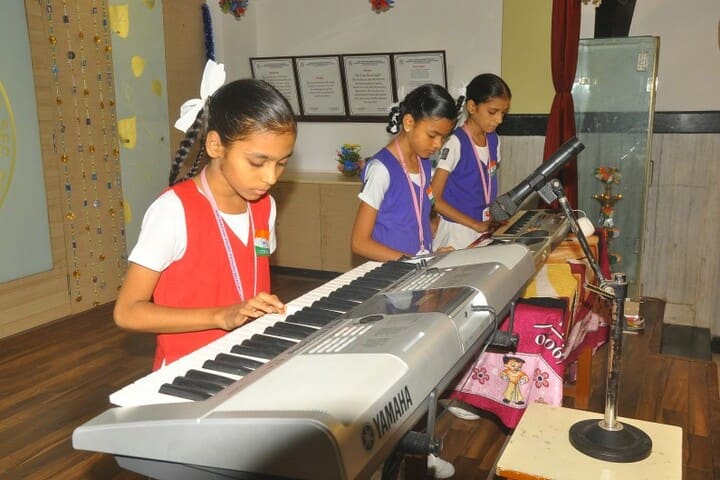 Shri Sanatana Dharma Vidyalaya Matriculation Higher Secondary School-Music Room