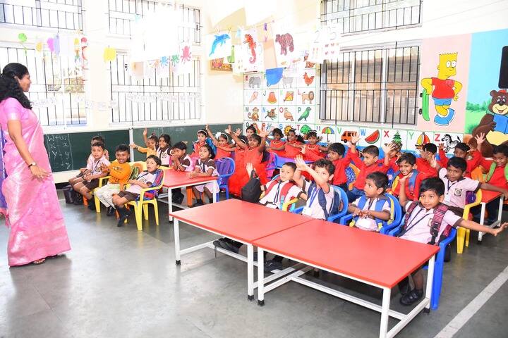 Sindhi Model Matriculation Higher Secondary School-Classroom