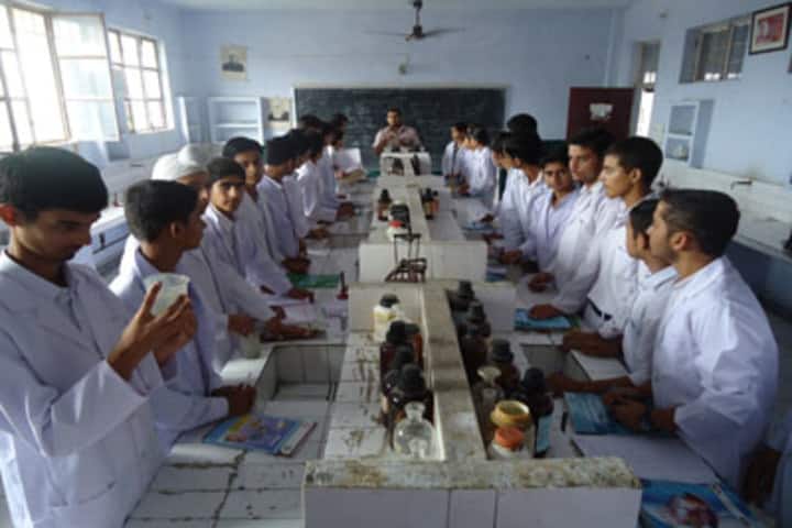 Shiksha Niketan Senior Secondary School-Chemistry Lab