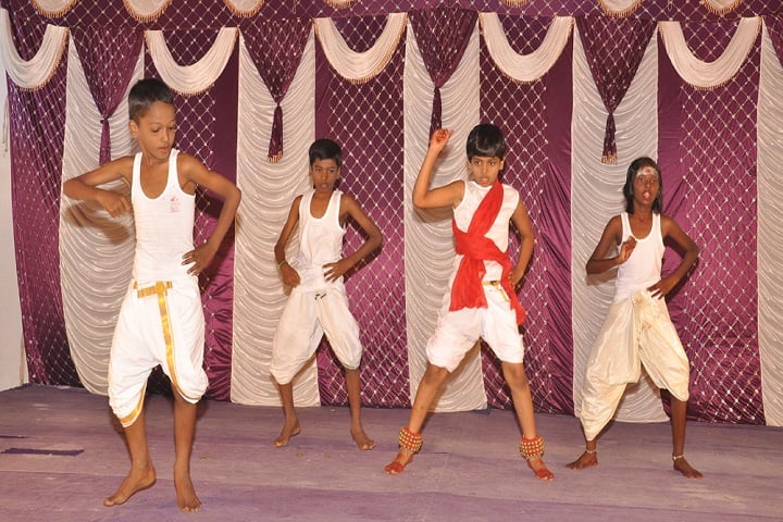 Sri Ragavendra Matriculation School-Traditional Dance