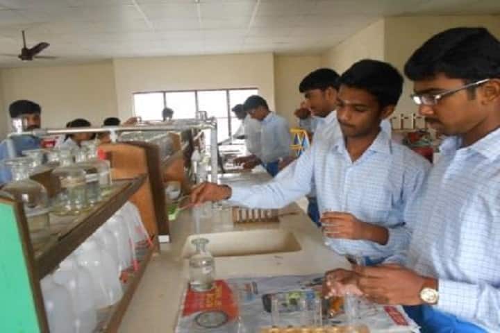Shaanthi Matriculation Higher Secondary School-Chemistry Lab
