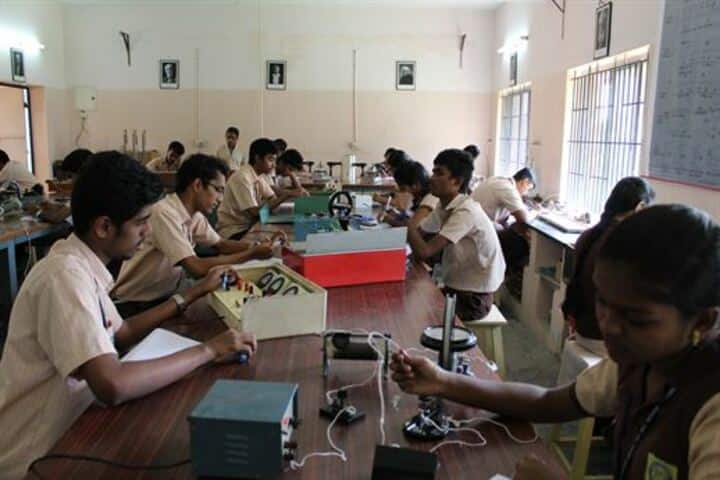 Vidya Vikasini Matriculation Higher Secondary School-Physics Lab