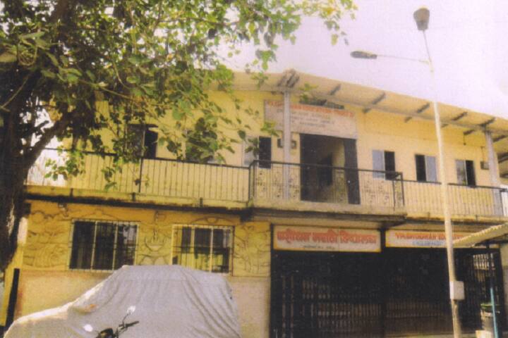 Yashodhan Education Trusts English High School-Campus Entrance