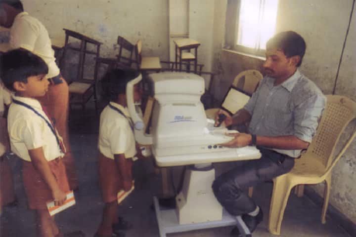 Yashodhan Education Trusts English High School-Eye Check Up