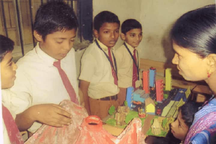 Yashodhan Education Trusts English High School-Science Exhibition