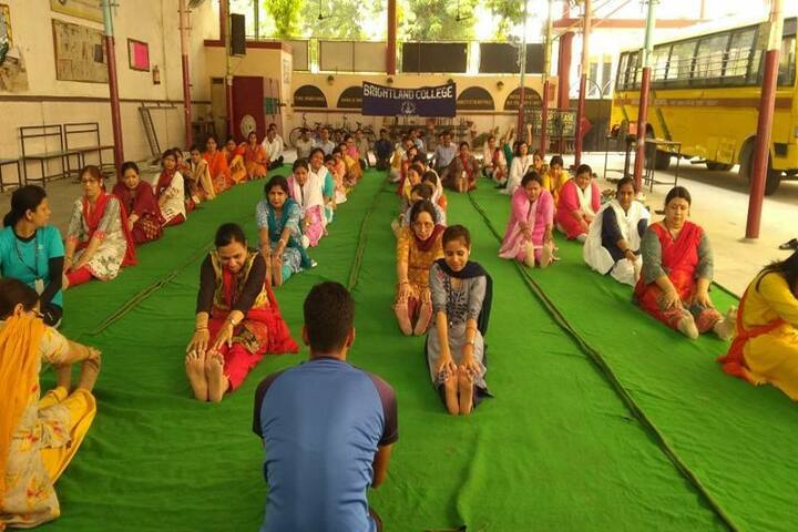 Brightland School-Yoga
