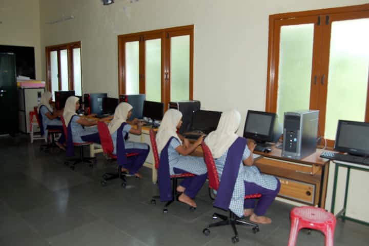 Crescent College of Education for Women-Computer Lab