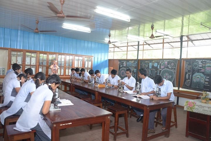 Chinmaya Vidyalaya-Biology lab