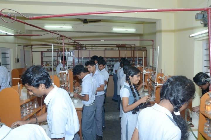 Chinmaya Vidyalaya-Chemistry Lab