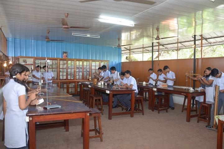 Chinmaya Vidyalaya-Physics lab