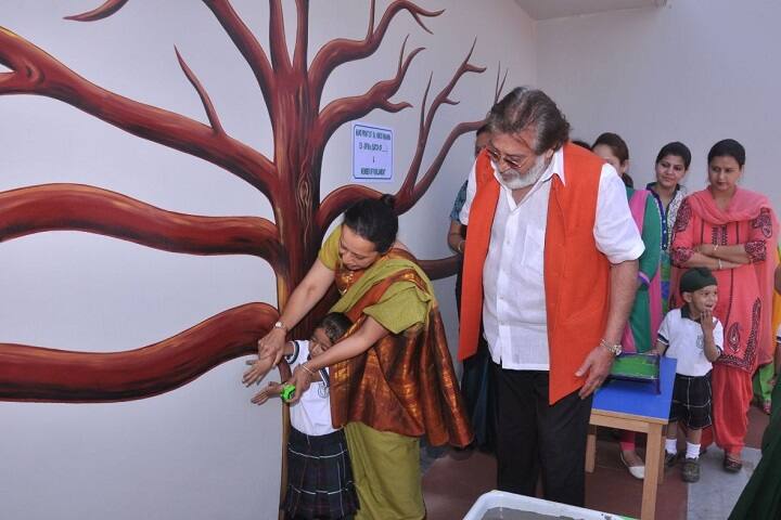 Delhi Public School-Hand Print