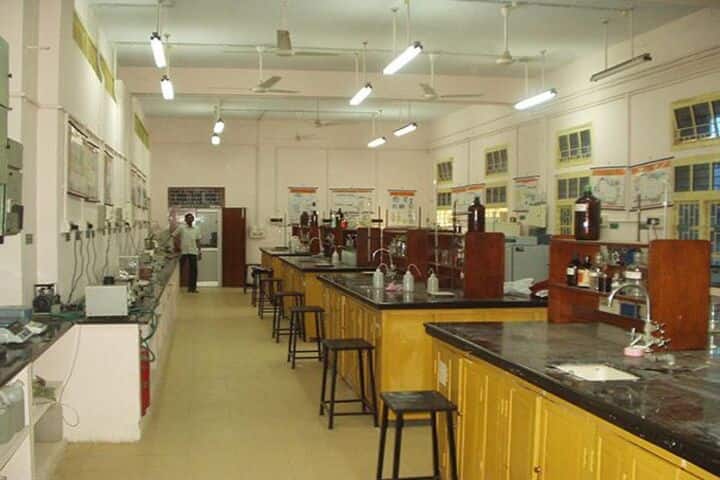 Harikisan Maloo International School-Chemistry Lab