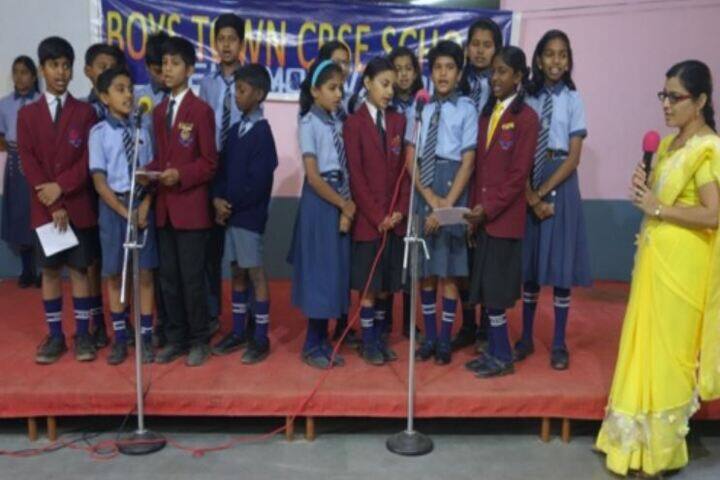 Montfort School-Group Sininging
