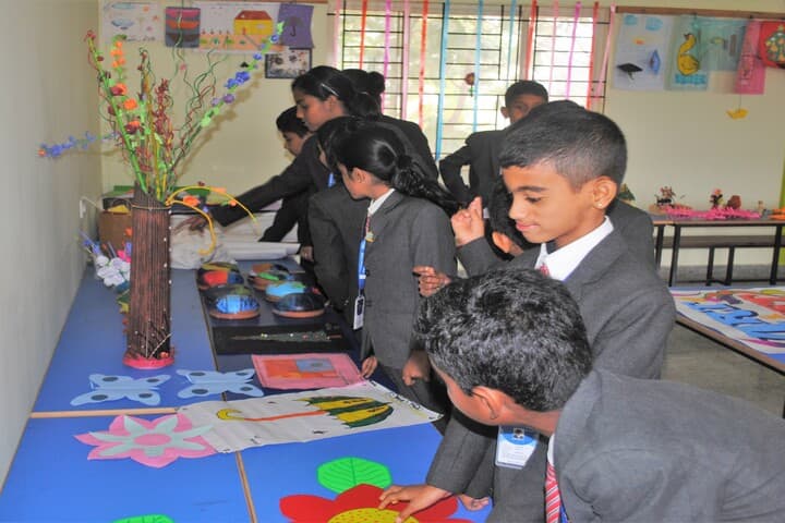 Wisdom Montfort International School-Art And Craft
