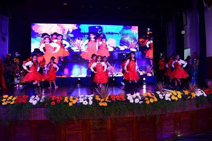 Narayana e Techno School-Dance