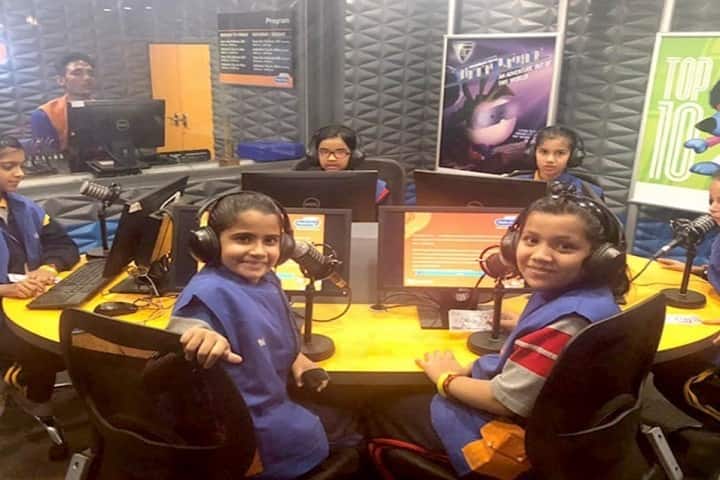 Narayana e Techno School-Music Class