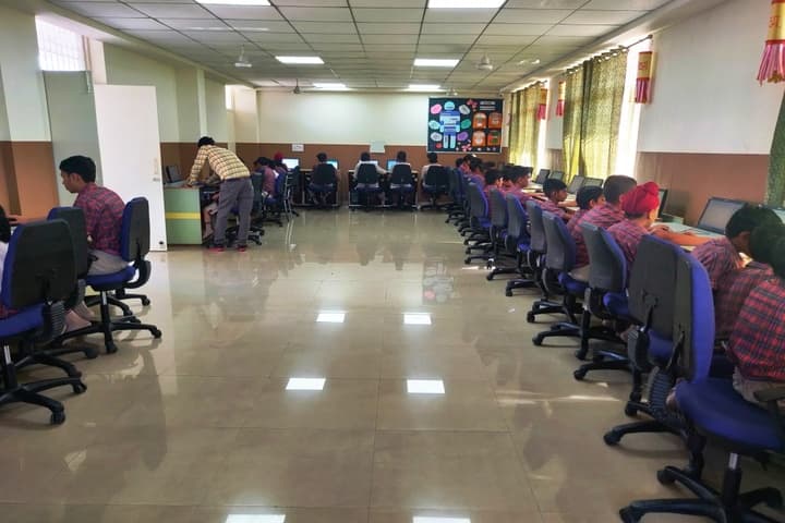 DAV Police Public School-Computer Lab