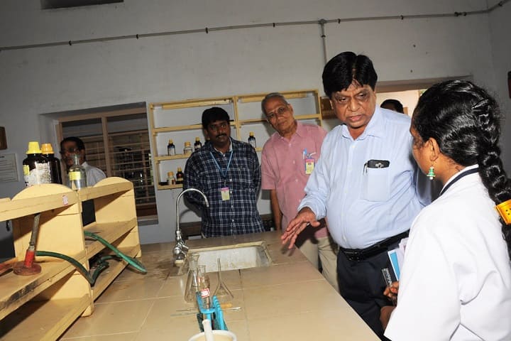 Akkineni Nageswara Rao College-Chemistry Lab