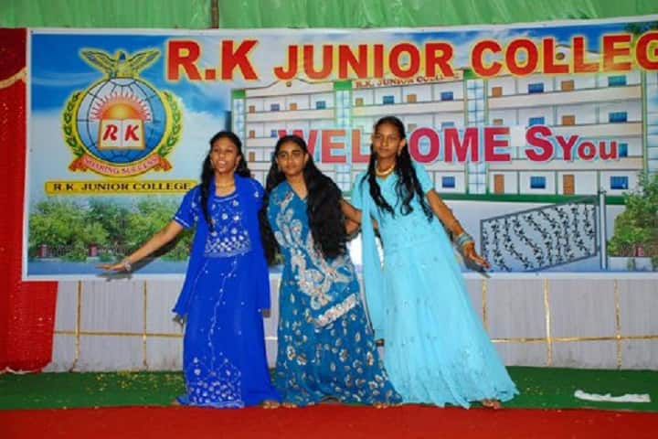 R K Junior College-Dance