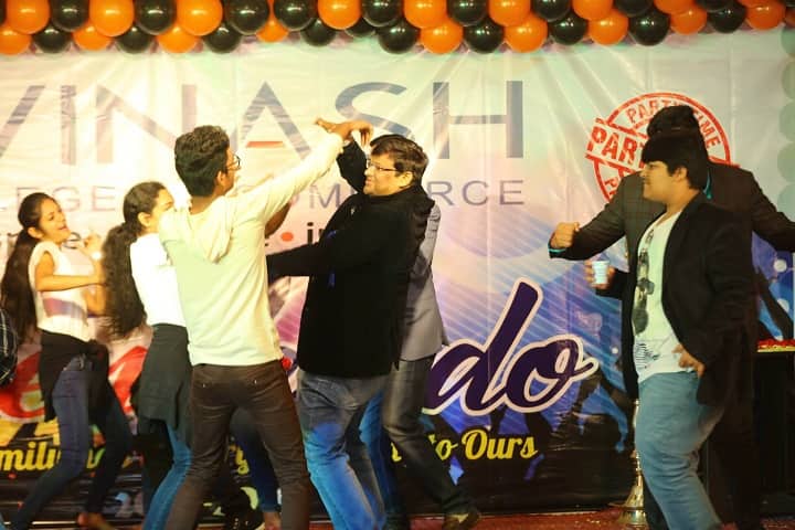 Avinash College of Commerce-Group Dance