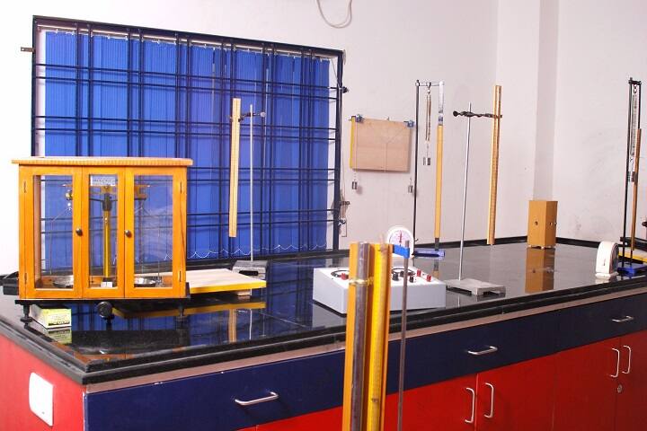 Urbane Junior College-Physic Lab