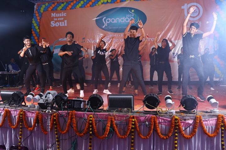 Nice College of Commerce-Dance