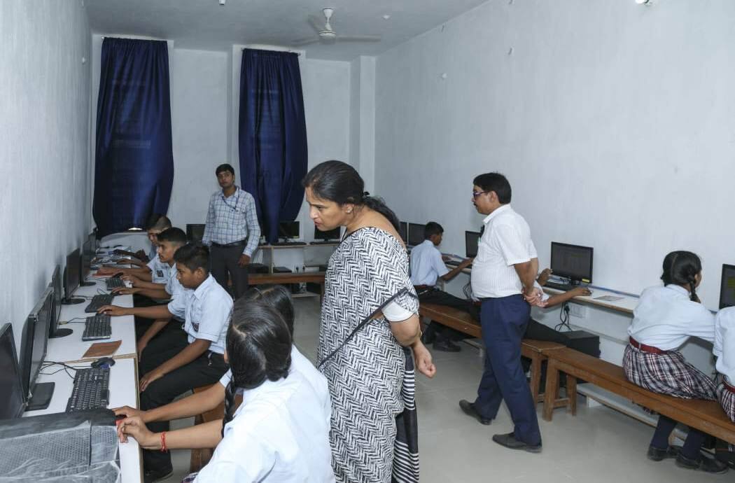 Indian Public School, Ajmatpur, Bidupur-computer lab