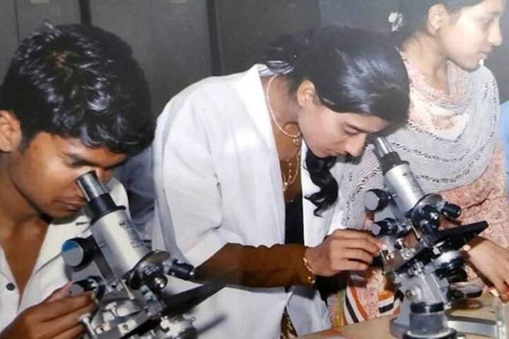 Bhuwaneshwari Dayal College-Laboratory