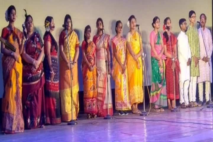 Choudhary Charan Singh College-Group Singing