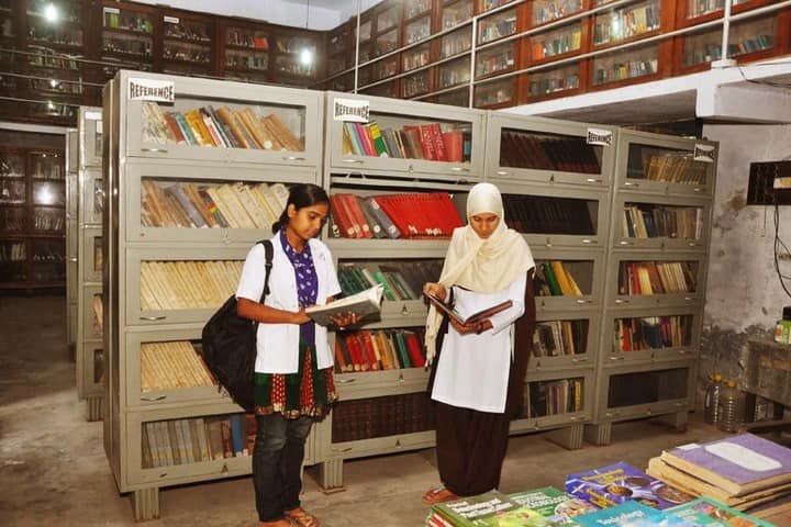 C M Science College-Library