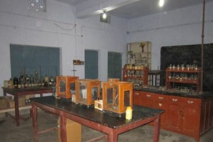 Mahadeo Singh College-Chemistry Lab