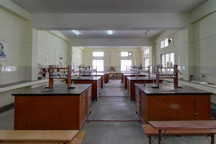 SSMRV Pre University College-Chemistry Laboratory View