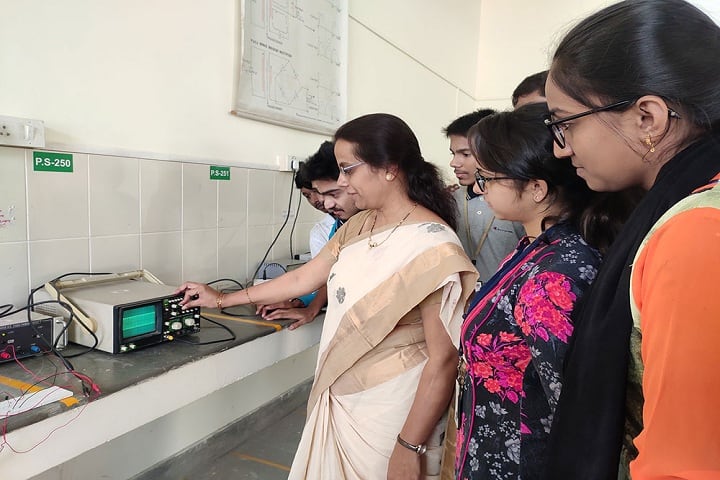 SSMRV Pre University College-Laboratory