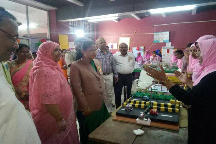 Secab Pre-University College For Women-Science Exhibition