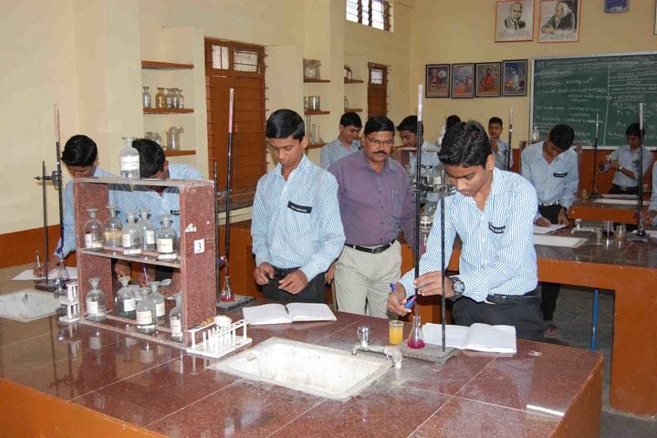 SECAB Pre-University College for Boys-Chemistry LAB