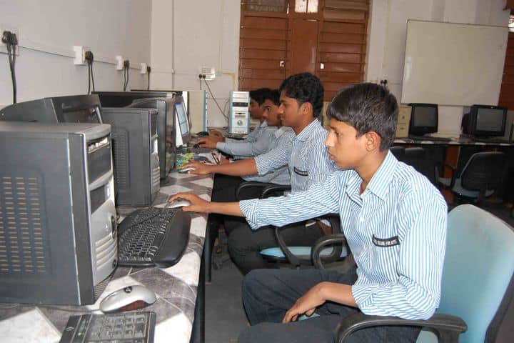 SECAB Pre-University College for Boys-Computer LAB