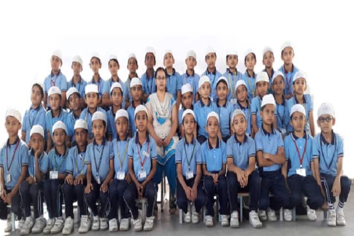 Trillium Pre-University College-Group Photo