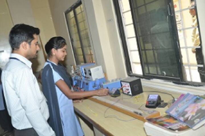 Chimalgi Pre University College-Laboratory