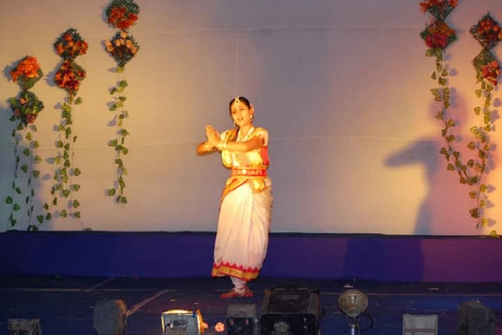 Dinanath Nabakishore Girls High School-Dance