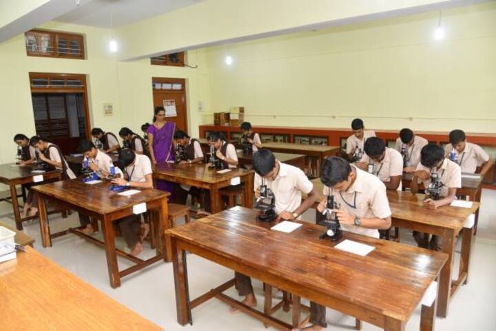Pompei Pre University College-Biology Lab