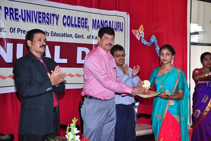 Brilliant Pre University College-Prize