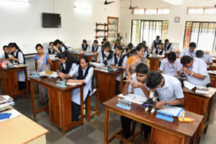 Poornaprajna Pre University College-Biology Laboratory