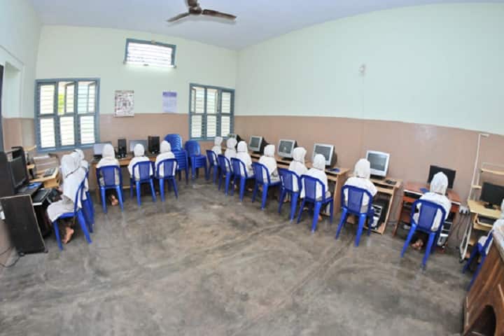 Salihath Pre University College-IT-Lab View